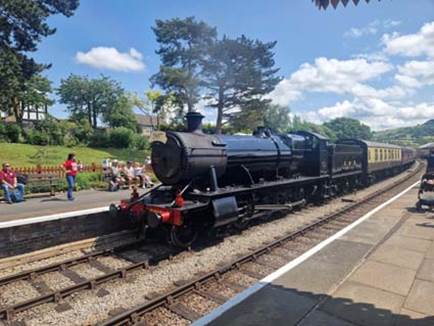 A train on the tracks

AI-generated content may be incorrect.